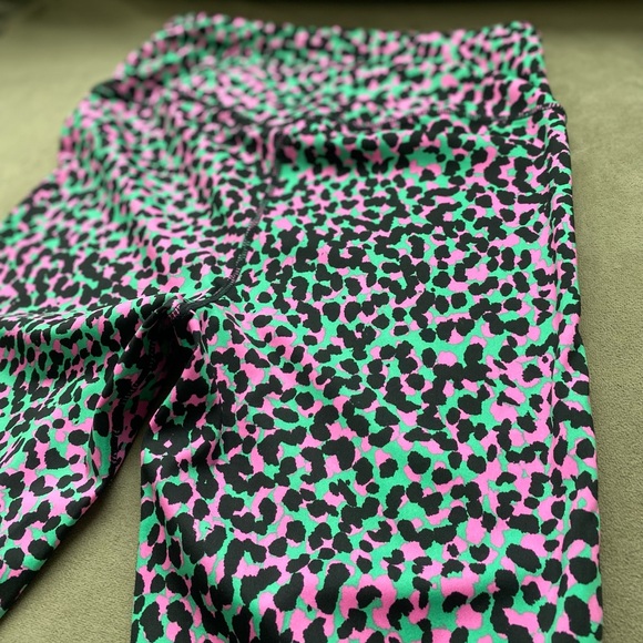 Fabletics Grass Green Safari Set **SOLD - Picture 3 of 6